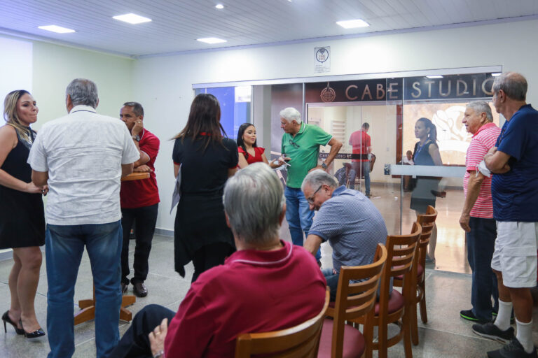 Associados participam de encontro com representantes da Unimed e MedSenior para esclarecer dúvidas