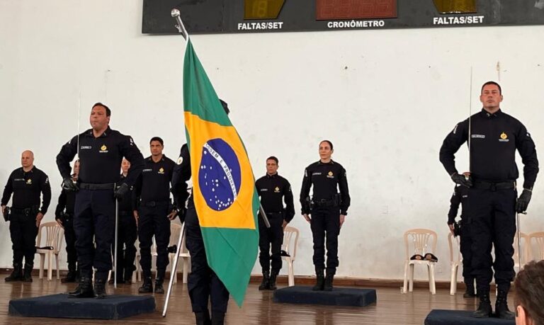 Presidente e conselheiro da CABE participam da troca de comando do 7º BPM
