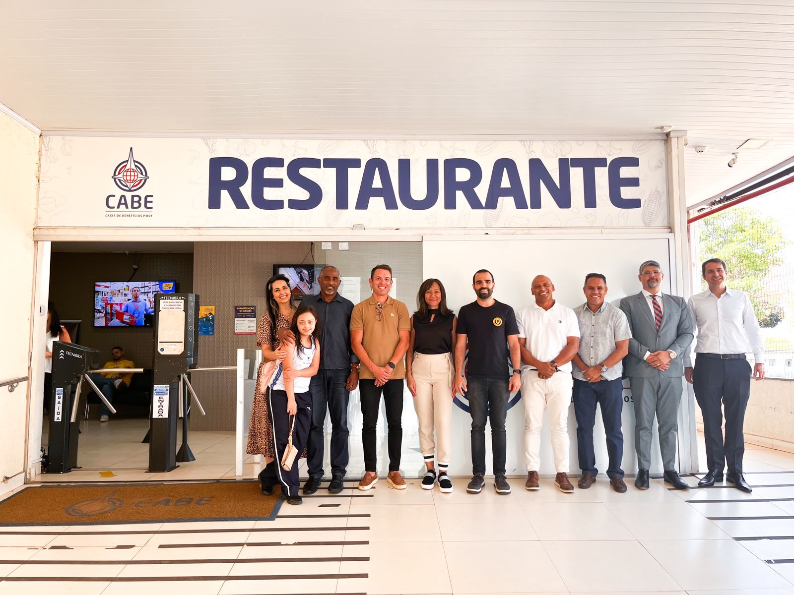 Deputado Thiago Manzoni e o administrador do SIA, Bruno Oliveira almoçam no Restaurante da CABE