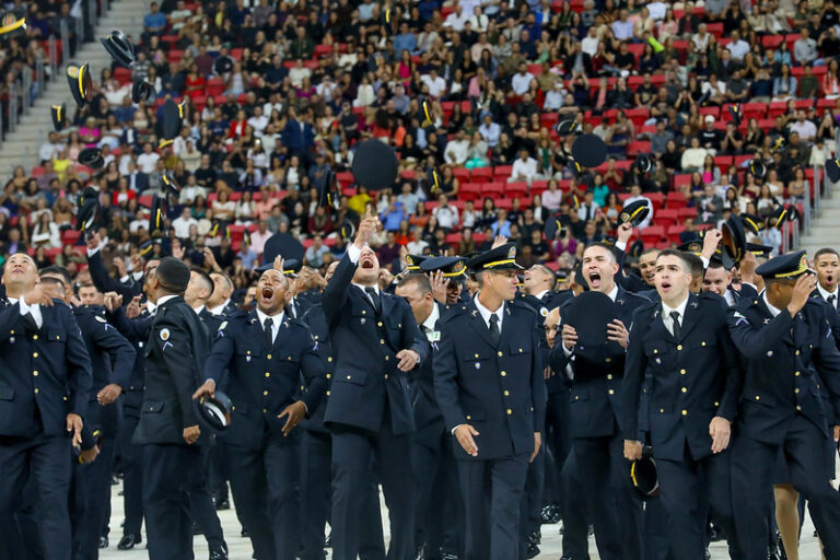 Noite de celebração, honra e homenagens na formatura do CFP IX